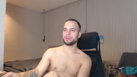 Snapshot of sandro_best chatting on February 20, 9:55 am DeAlex online show from February 20, 9:55 am