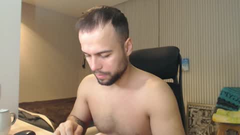Snapshot of sandro_best chatting on December 24, 11:06 am DeAlex online show from December 24, 11:06 am