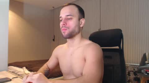 Snapshot of sandro_best chatting on March 8, 11:44 am DeAlex online show from March 8, 11:44 am