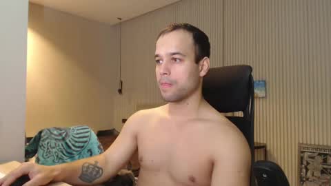 Snapshot of sandro_best chatting on December 3, 10:04 am DeAlex online show from December 3, 10:04 am