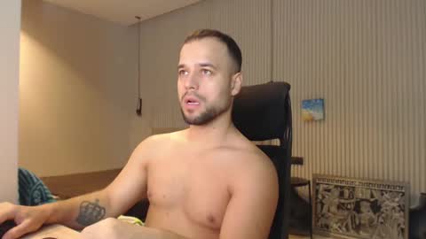 Snapshot of sandro_best chatting on December 18, 9:36 am DeAlex online show from December 18, 9:36 am