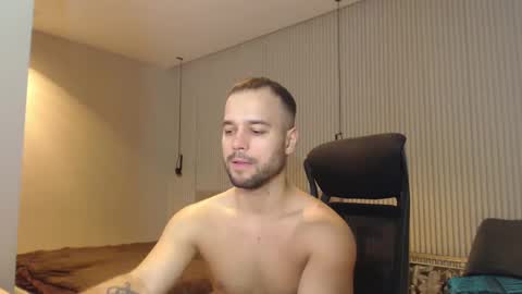 Snapshot of sandro_best chatting on February 11, 10:15 am DeAlex online show from February 11, 10:15 am