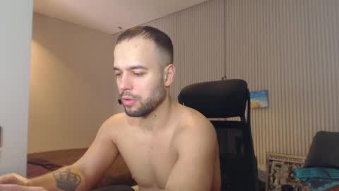 Snapshot of sandro_best chatting on February 12, 10:14 am DeAlex online show from February 12, 10:14 am