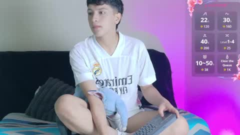 santi online show from June 24, 1:58 pm