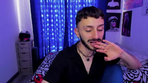 Santi online show from April 9, 8:15 pm