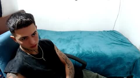 Snapshot of santi_ss chatting on October 1, 12:36 am santi_ss online show from October 1, 12:36 am