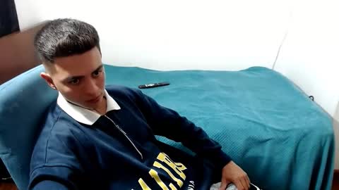 Snapshot of santi_ss chatting on September 25, 12:31 am santi_ss online show from September 25, 12:31 am