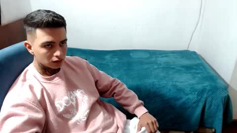 Snapshot of santi_ss chatting on September 27, 8:50 pm santi_ss online show from September 27, 8:50 pm