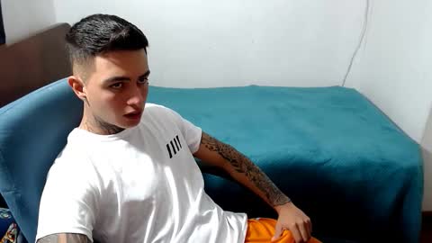 Snapshot of santi_ss chatting on September 29, 11:33 pm santi_ss online show from September 29, 11:33 pm
