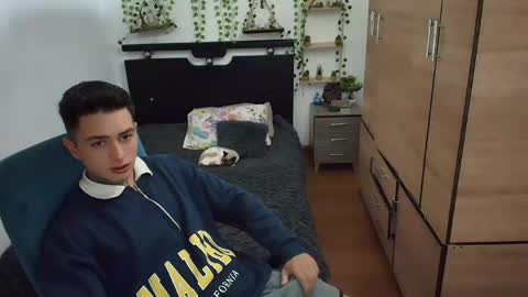santi_ss online show from May 11, 12:01 am