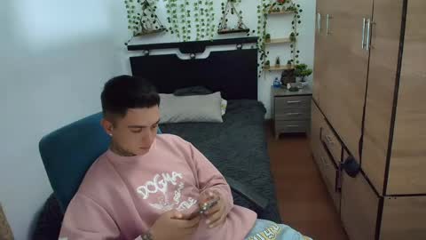 santi_ss online show from May 10, 12:01 am