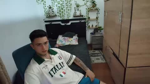 santi_ss online show from May 7, 12:44 am