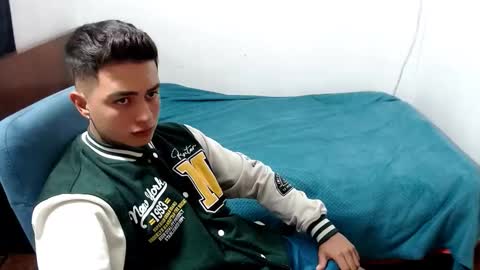 Snapshot of santi_ss chatting on September 17, 1:06 am santi_ss online show from September 17, 1:06 am