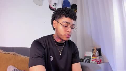 Santiago online show from November 21, 2:10 am