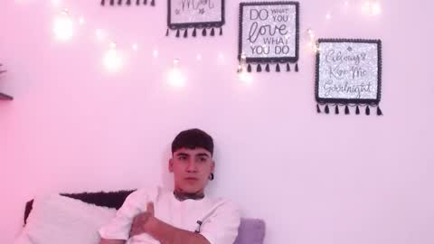 santiabader_os online show from October 1, 7:18 pm