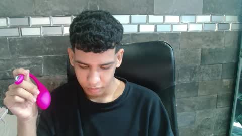 santi online show from October 30, 5:09 am