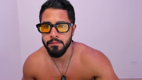 santiago_huntt online show from April 23, 8:22 pm