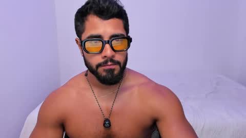 santiago_huntt online show from April 25, 1:52 pm