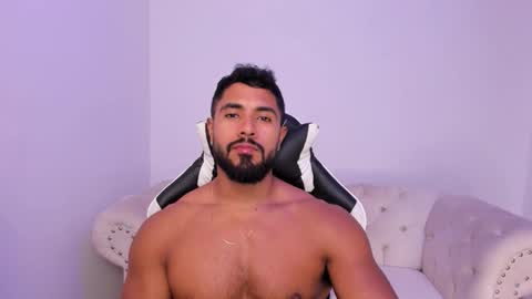 santiago_huntt online show from March 3, 9:10 pm