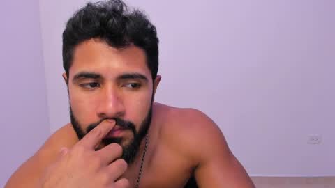 santiago_huntt online show from April 22, 11:42 pm
