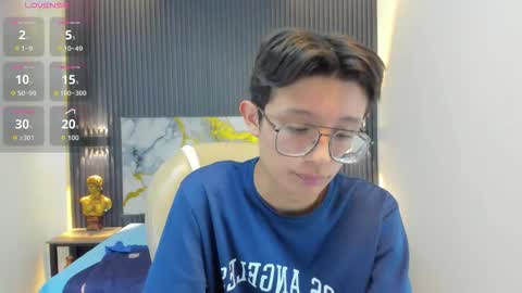 Snapshot of santiago_russo18 chatting on October 26, 12:40 pm santiago_russo18 online show from October 26, 12:40 pm