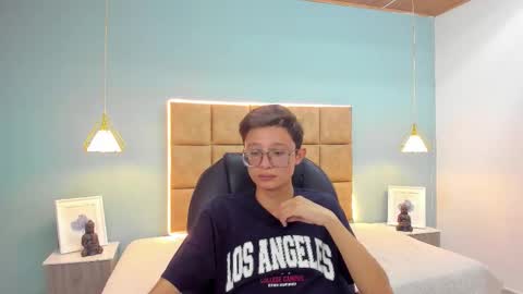 Snapshot of santiago_russo18 chatting on October 14, 9:11 pm santiago_russo18 online show from October 14, 9:11 pm