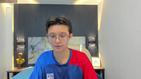 Snapshot of santiago_russo18 chatting on October 28, 3:03 pm santiago_russo18 online show from October 28, 3:03 pm