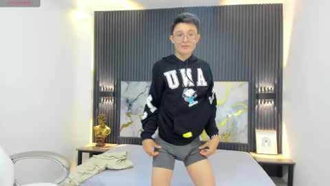 Snapshot of santiago_russo18 chatting on September 17, 1:56 pm santiago_russo18 online show from September 17, 1:56 pm