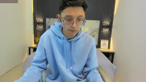 Snapshot of santiago_russo18 chatting on September 12, 12:38 pm santiago_russo18 online show from September 12, 12:38 pm