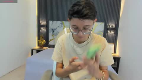 Snapshot of santiago_russo18 chatting on September 19, 12:38 pm santiago_russo18 online show from September 19, 12:38 pm