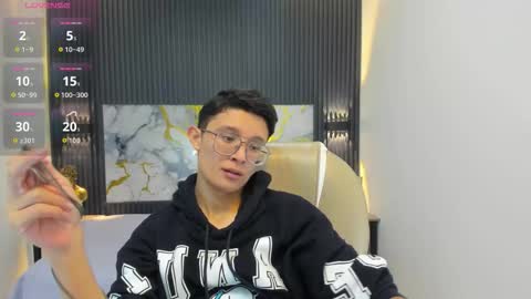 Snapshot of santiago_russo18 chatting on September 21, 1:33 pm santiago_russo18 online show from September 21, 1:33 pm