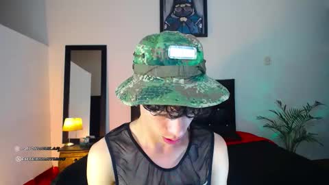 Snapshot of santiagocutex chatting on October 31, 10:40 am SANTAGO online show from October 31, 10:40 am