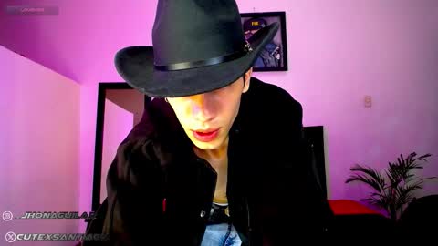 Snapshot of santiagocutex chatting on October 14, 4:30 am SANTAGO online show from October 14, 4:30 am