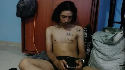 Snapshot of santiagoxxxtreme_ chatting on February 4, 1:23 am Santiago online show from February 4, 1:23 am