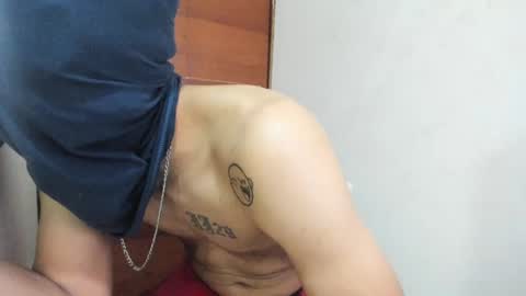 Snapshot of santiagoxxxtreme_ chatting on December 18, 7:52 pm Santiago online show from December 18, 7:52 pm