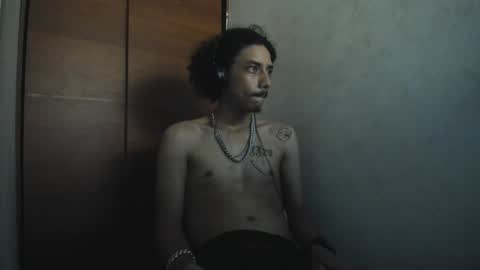 Snapshot of santiagoxxxtreme_ chatting on December 21, 11:01 am Santiago online show from December 21, 11:01 am