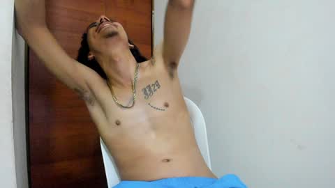 Snapshot of santiagoxxxtreme_ chatting on December 4, 1:25 am Santiago online show from December 4, 1:25 am