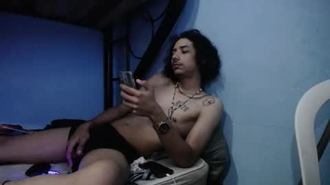 Snapshot of santiagoxxxtreme_ chatting on February 8, 5:29 am Santiago online show from February 8, 5:29 am