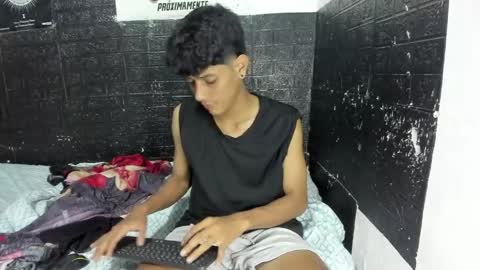 santos online show from May 18, 4:29 am