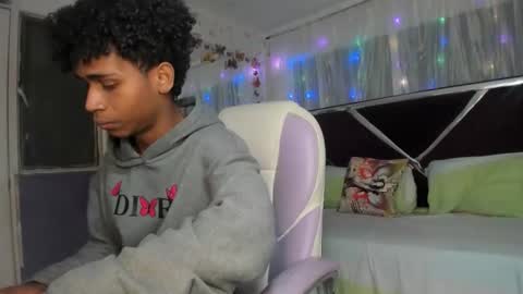 santy online show from March 24, 11:48 am