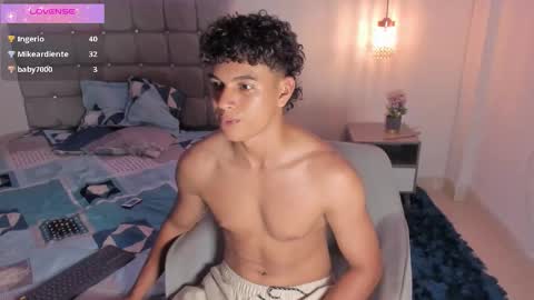 Snapshot of santy_stump chatting on September 25, 10:52 pm santy_stump online show from September 25, 10:52 pm