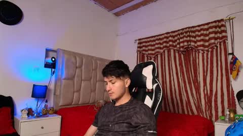 Snapshot of santyago_taylor chatting on December 14, 2:12 am Santyago online show from December 14, 2:12 am