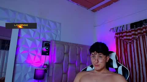 Snapshot of santyago_taylor chatting on March 11, 8:20 pm Santyago online show from March 11, 8:20 pm