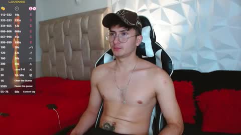 Snapshot of santyago_taylor chatting on December 4, 7:56 pm Santyago online show from December 4, 7:56 pm