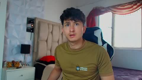 Snapshot of santyago_taylor chatting on January 28, 1:27 pm Santyago online show from January 28, 1:27 pm
