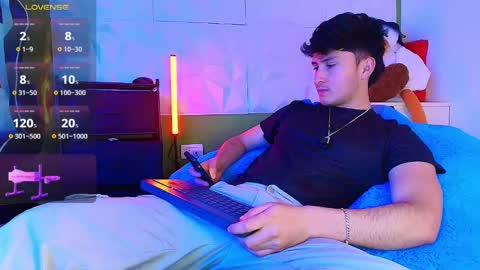 Snapshot of santyago_taylor chatting on September 25, 8:08 pm Santyago online show from September 25, 8:08 pm