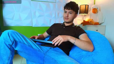 Snapshot of santyago_taylor chatting on September 22, 7:02 pm Santyago online show from September 22, 7:02 pm