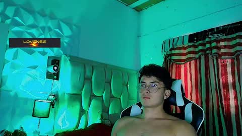Snapshot of santyago_taylor chatting on March 10, 7:18 pm Santyago online show from March 10, 7:18 pm