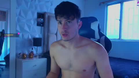 Snapshot of santyago_taylor chatting on December 31, 1:30 pm Santyago online show from December 31, 1:30 pm