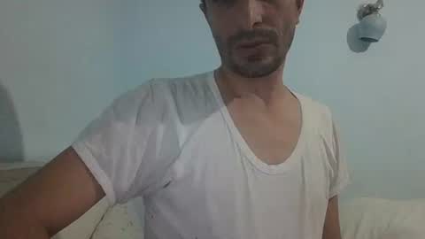 Snapshot of saraclit chatting on January 12, 10:43 pm pass kika online show from January 12, 10:43 pm